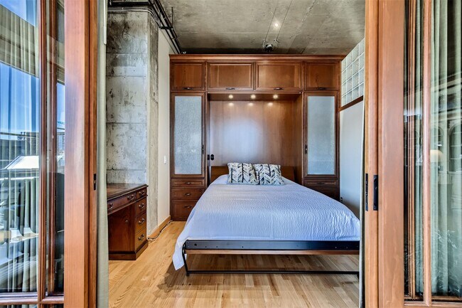 Building Photo - Luxury LoHi Loft