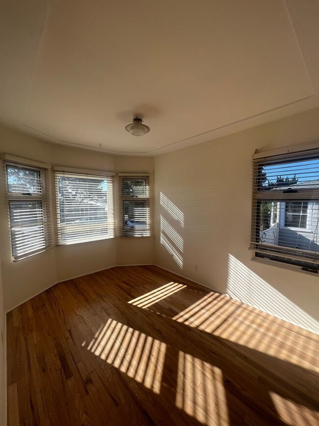 Building Photo - 2 Bed House in Pacific Beach