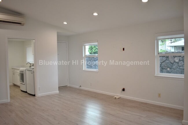 Foto del edificio - Waikele 4 bedroom, 3 bath home w/ enclosed garage