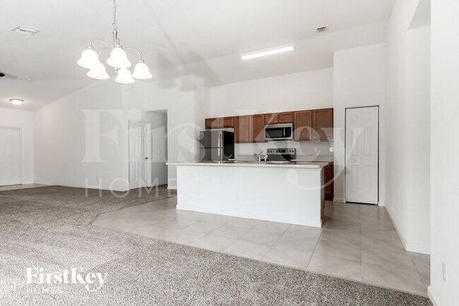 Building Photo - 471 SW Baoy Ave