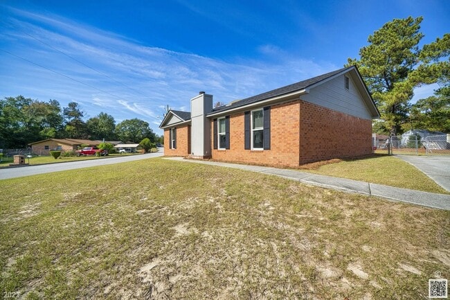 Foto del edificio - 3409 Knollcrest Rd