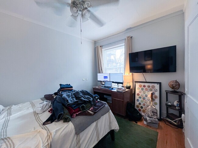 Foto del edificio - 654 W Oakdale Ave