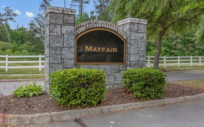 Building Photo - READY NOW!! 4-Bedroom Home w/Attached Garage! Pet Friendly - Fenced Backyard - MUST SEE!