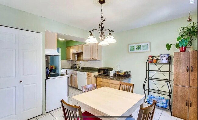 Foto del edificio - 6341 Pine View Ct