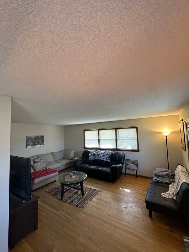 Building Photo - 2437 Vaughn Dr