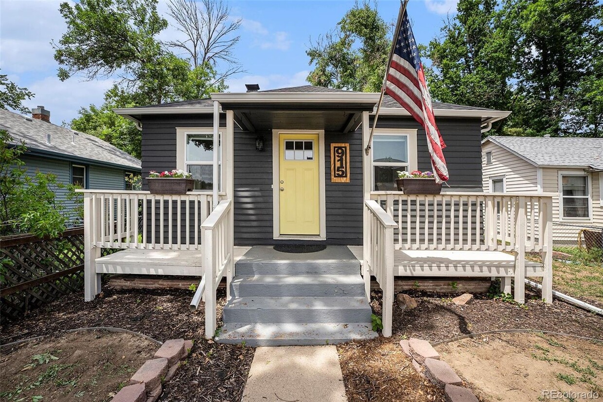 Foto principal - Updated 2 bedroom in Old Town Longmont!