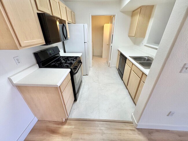 Foto del edificio - Resort-Style Living in Seven Hills!