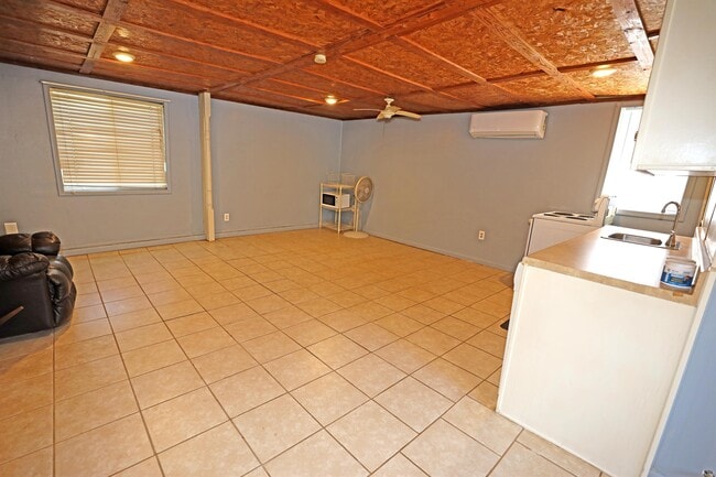 Foto del edificio - 523 E Jackson Ave