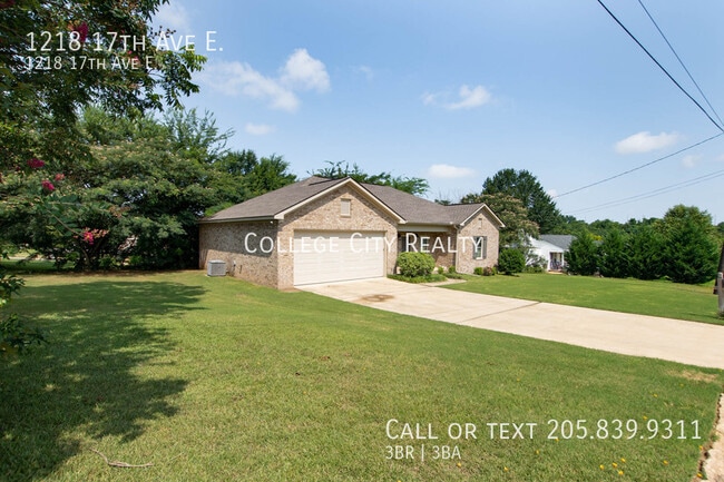 Building Photo - 1218 17th Ave E