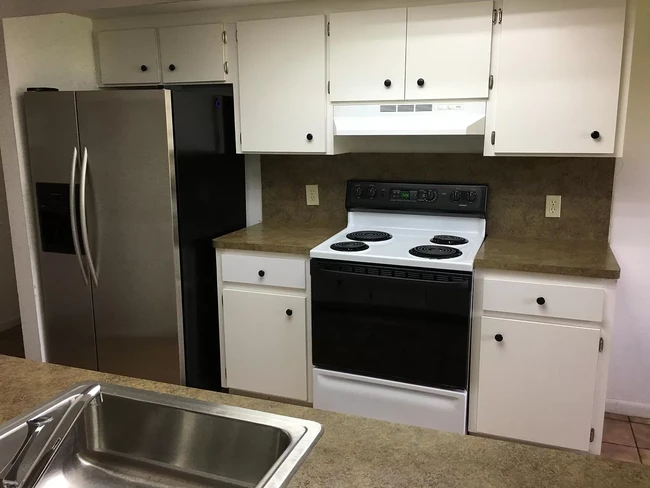 Kitchen range and stainless steel fridge - 4971 Lincoln Road