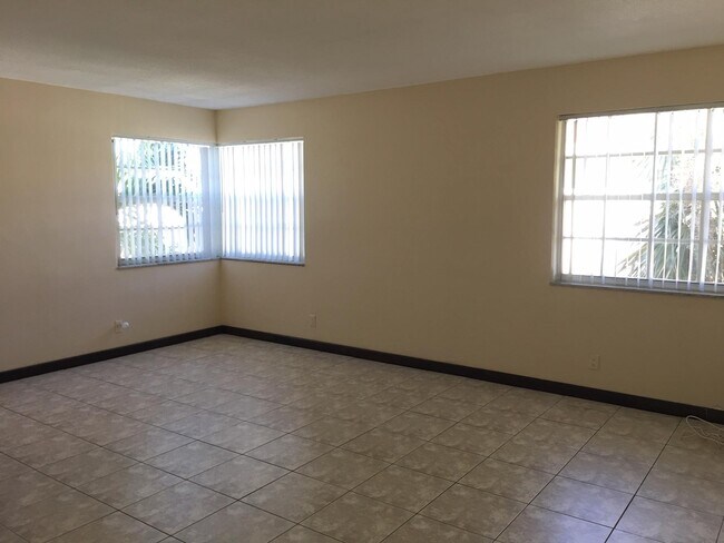 Foto del edificio - 1820 NE 56th St