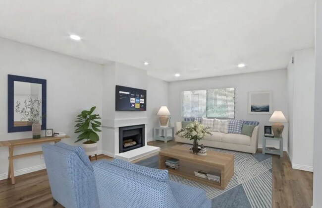 Foto del edificio - Stylish Coastal Condo in Newport Terrace –...
