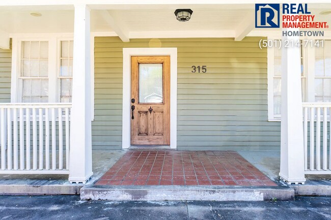 Building Photo - Monthly lease - Beautiful 3-Bed 2-Bath Hom...