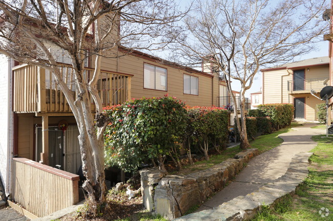 Building Photo - Veranda