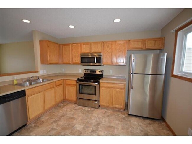 Foto del edificio - 4802 Education Dr N