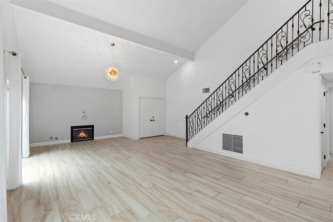 Foto del edificio - 26451 Vía Juanita