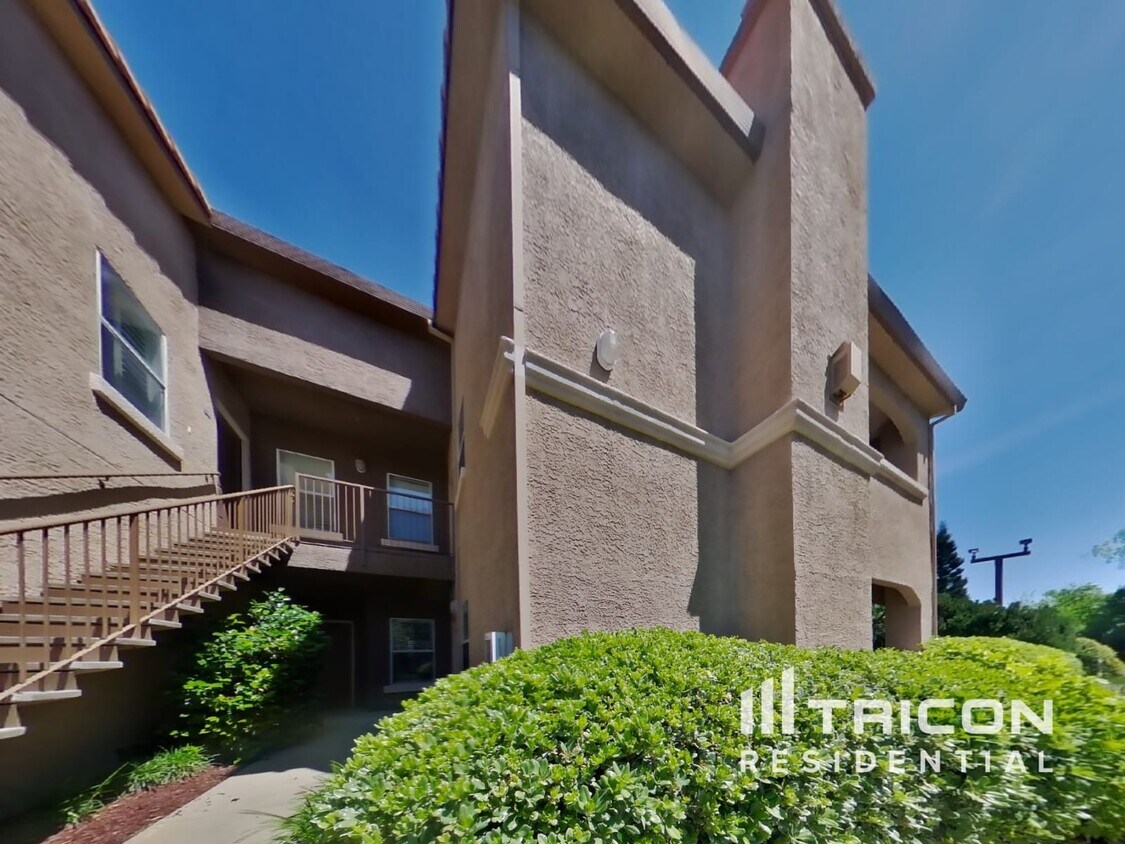 Foto principal - 10001 Woodcreek Oaks Blvd