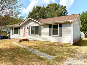 Building Photo - 719 Spees Dr