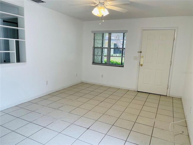 Building Photo - 2801 Orange Tree Cir N