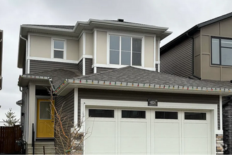 Building Photo - 4024 Hawthorn Link SW