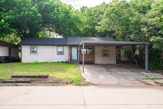 Building Photo - 3501 Sycamore Dr