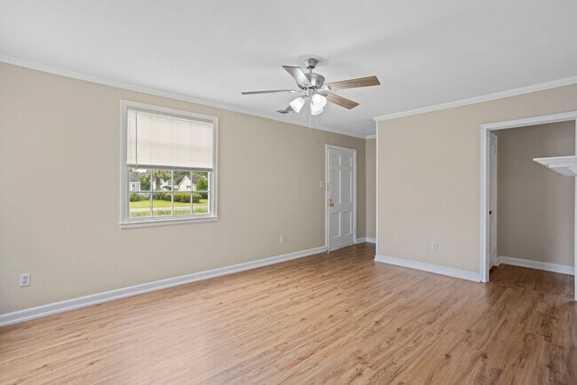 Foto del edificio - 3 bedroom, 1 bath home close to Gulfstream...