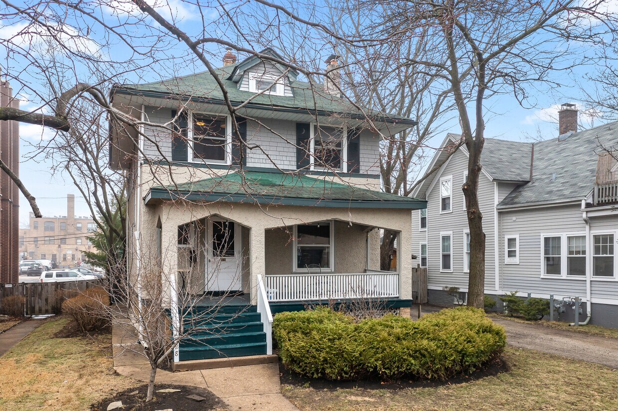 Primary Photo - 1128 Greenleaf Ave