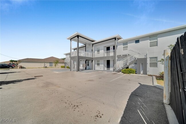 Building Photo - 275 SW 4th St