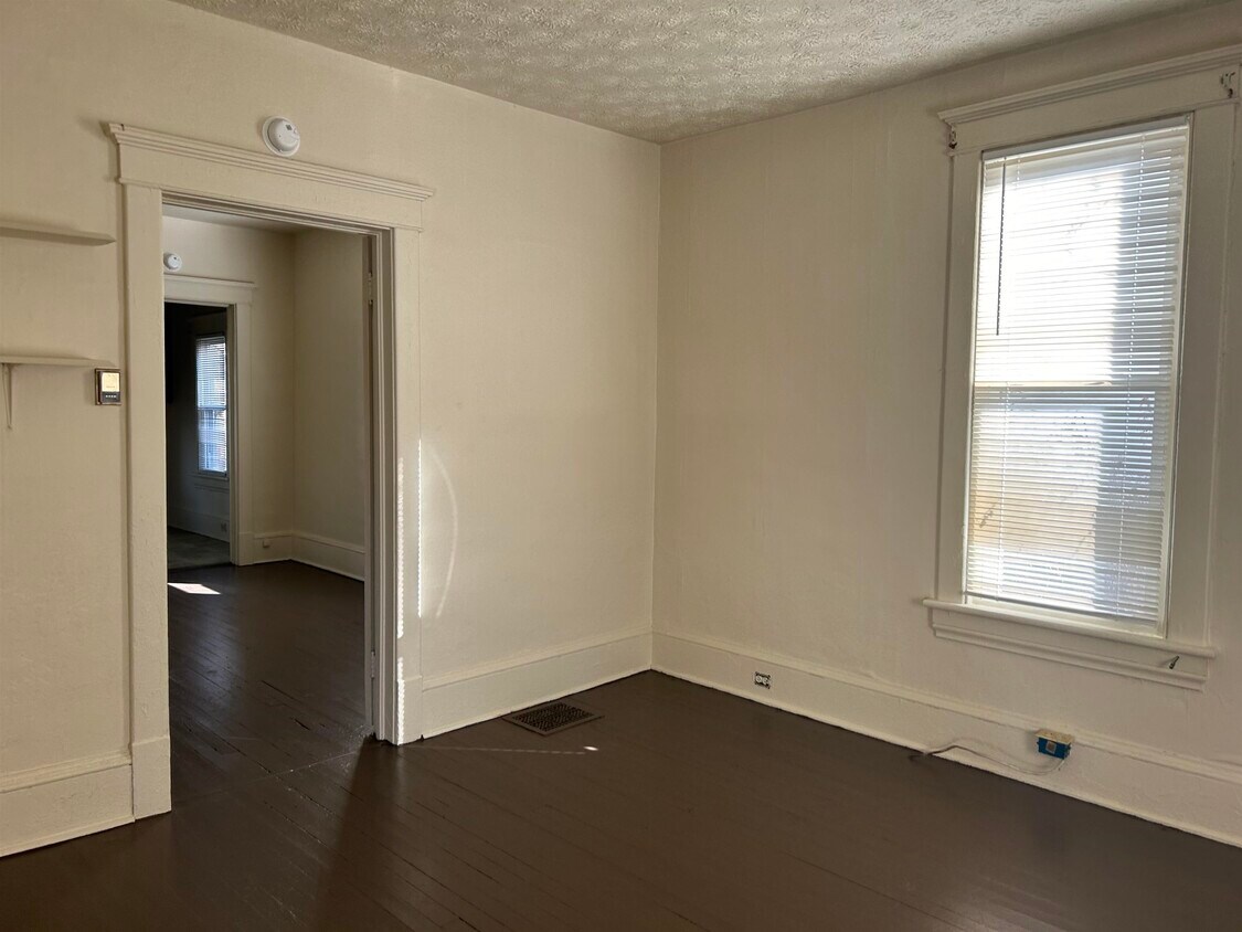 Primary Photo - 442 E Elizabeth St
