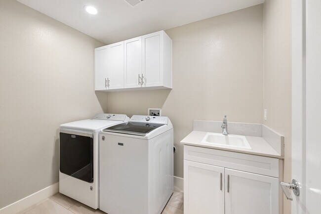 Building Photo - 4416 Paxton Pl