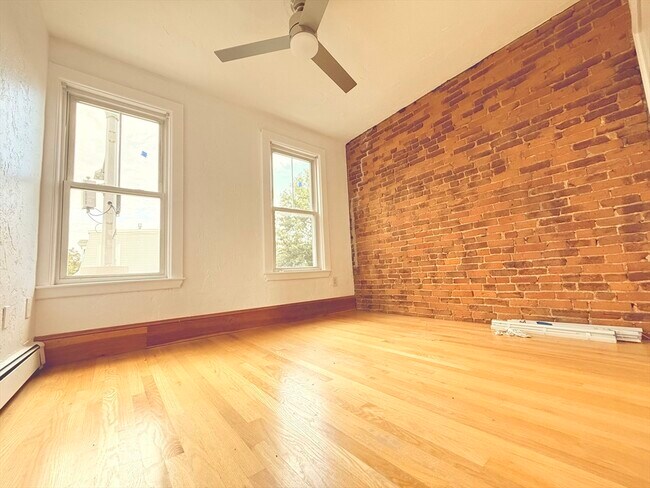 Foto del edificio - 675 E 7th St