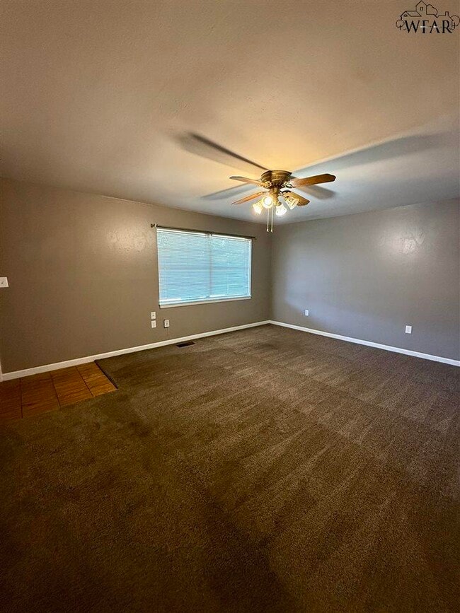 Building Photo - 1210 Clover Dr