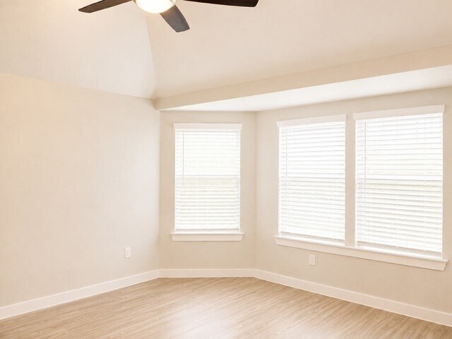 Foto del edificio - 8150 Royal Breeze Dr