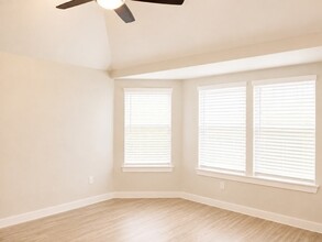Building Photo - 8150 Royal Breeze Dr