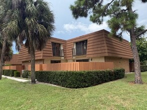 Building Photo - 152 Heritage Way