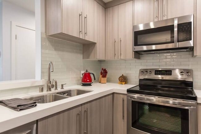 Building Photo - Remodeled 2 Bed / 2 Bath Condo – Valley Vi...