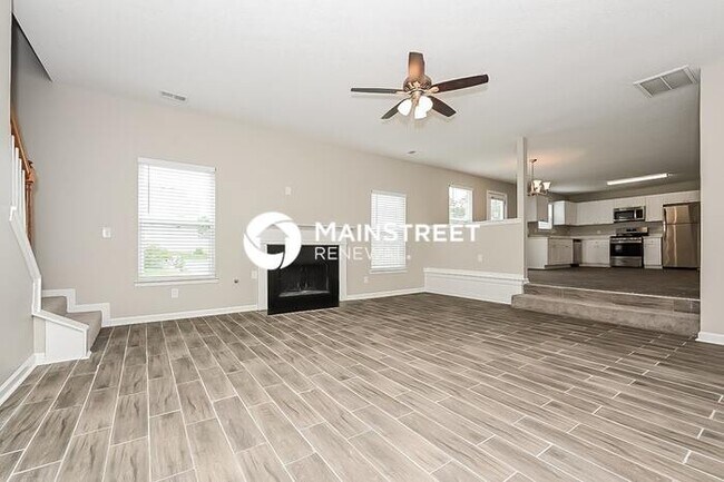 Foto del edificio - 5 Bedroom Pet-Friendly Home in Locust Grove, GA with Main Street Renewal