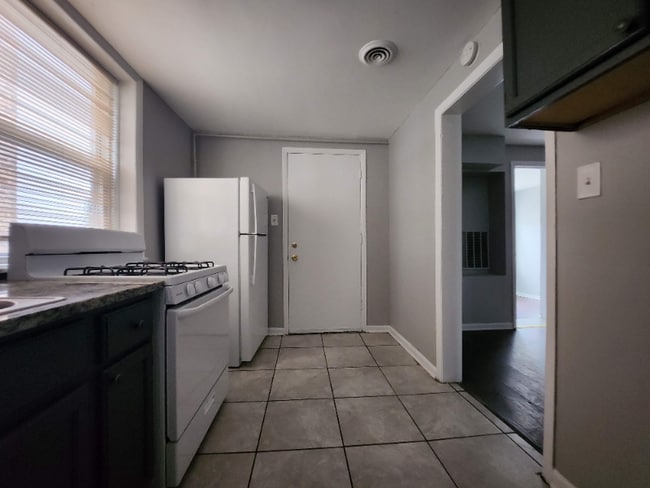 Building Photo - 8137 S Evans Ave