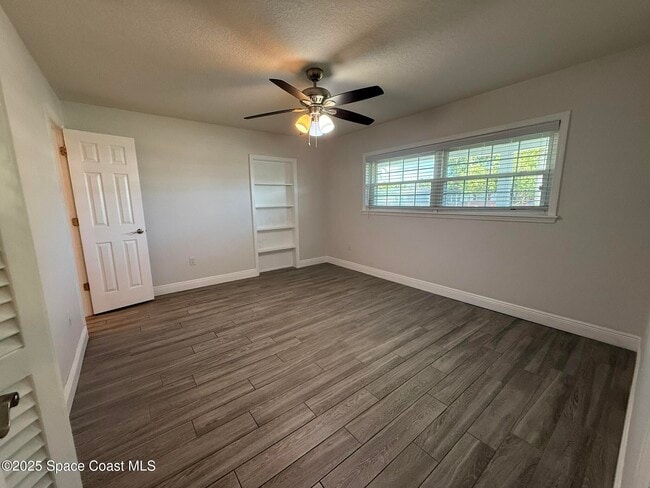Building Photo - 2801 Lorna Dr