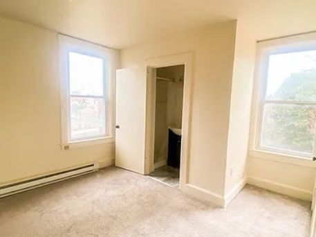 Foto del edificio - 443 W Chestnut St