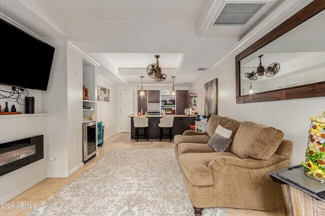 Building Photo - 7137 E Rancho Vista Dr