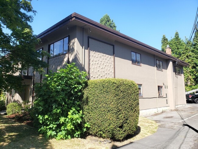 Building Photo - 3861 Shelbourne St