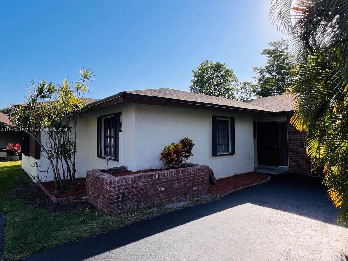 Primary Photo - 2219 Nova Village Dr