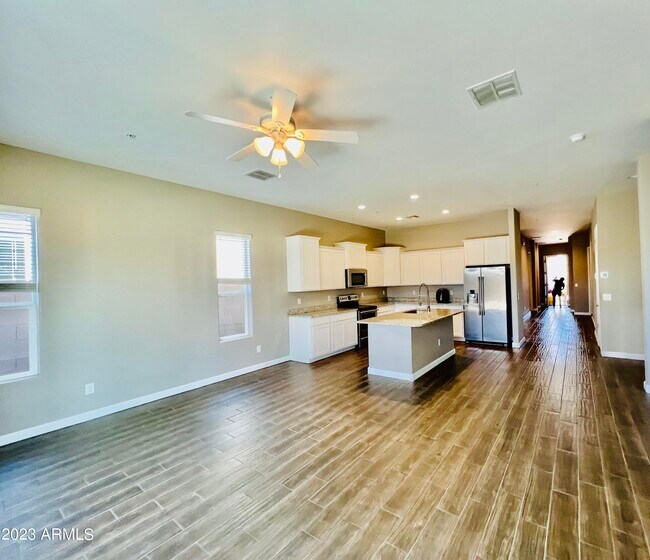Foto del edificio - 1255 N Arizona Ave