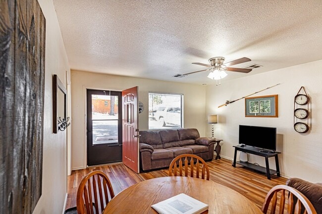 Building Photo - 62 Curlew Pl