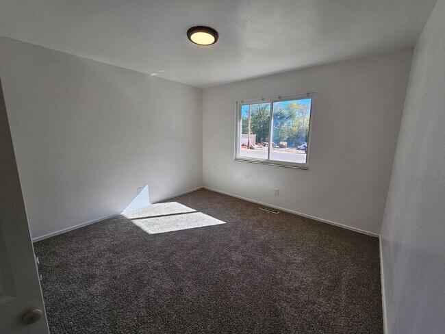 Building Photo - 4 bed 2 Bath Near Fort Carson!