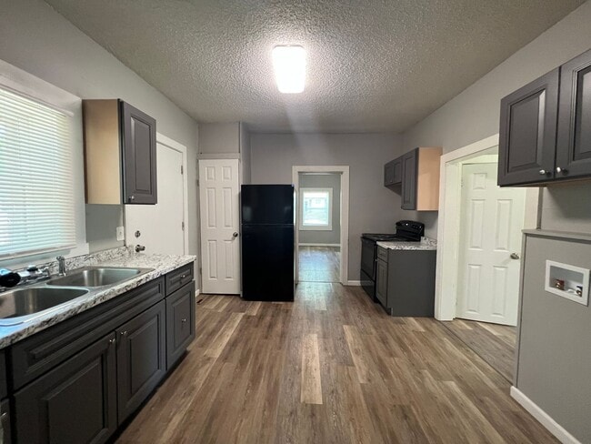 Building Photo - PRE-LEASING!! - AVAILABLE 7/10/26- Two Bedroom/ 1 Bathroom House