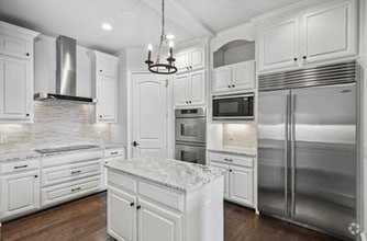 Building Photo - 6601 Mediterranean Dr