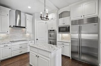 Building Photo - 6601 Mediterranean Dr