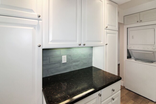 Building Photo - Bella Costa Annual Condo for Rent